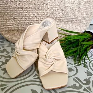 NWT Vince Camuto Women's Jenabie Block (NWT
Heel Sandal Heeled Sz.8